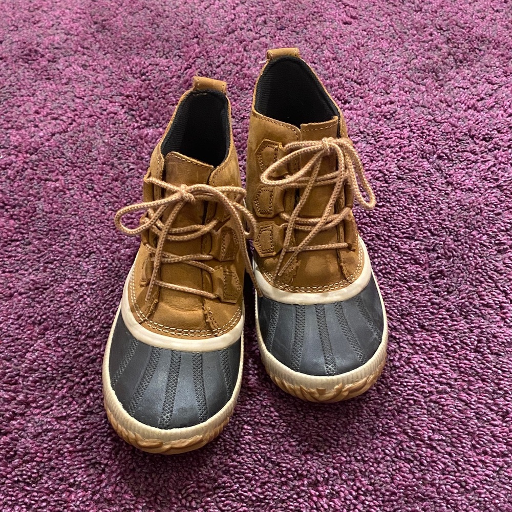 Sorel Tan and Black Winter Boots size 7.5